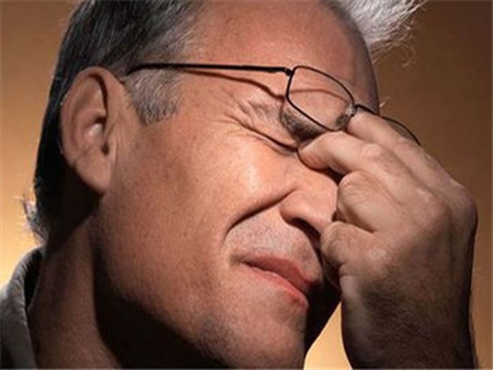 眼睛老花，驗配美麗島高端定制老花鏡