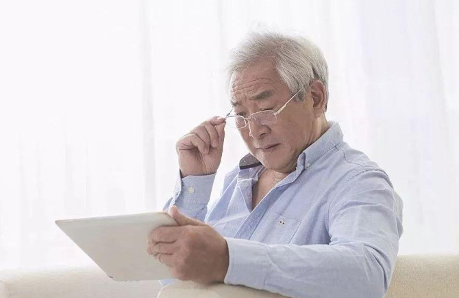 50多歲如何配一副合適的老花鏡 50多歲如何配一副合適的老花鏡