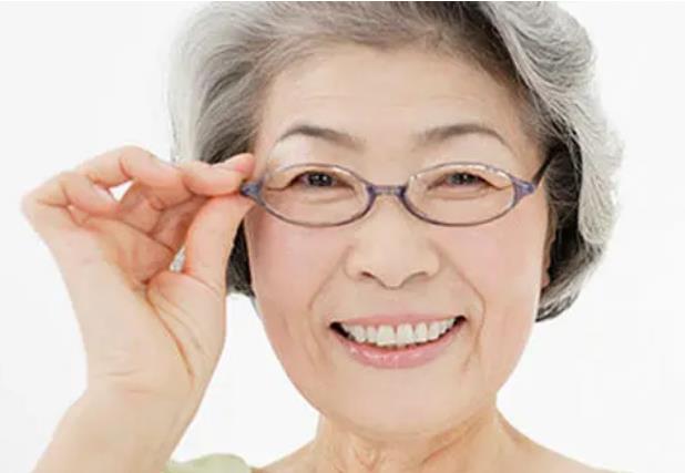 漸進(jìn)老花鏡的正確佩戴方法 漸進(jìn)老花鏡的正確佩戴方法
