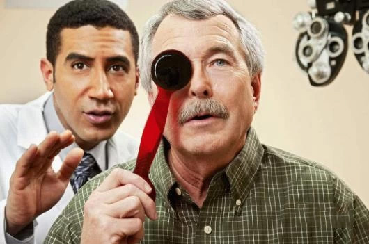 50歲佩戴老花鏡，記住這幾點選老花鏡不入坑