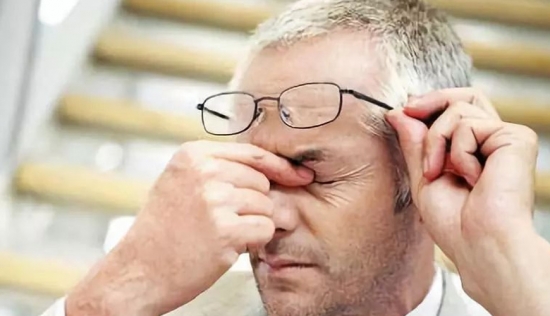 老花鏡為什么要量身定制？光鏡架的調(diào)校就不簡單！