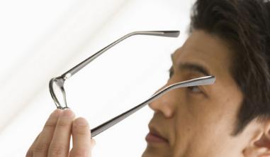 漸進(jìn)多焦老花鏡正確的佩戴方法及注意事項(xiàng) 漸進(jìn)多焦老花鏡正確的佩戴方法及注意事項(xiàng)