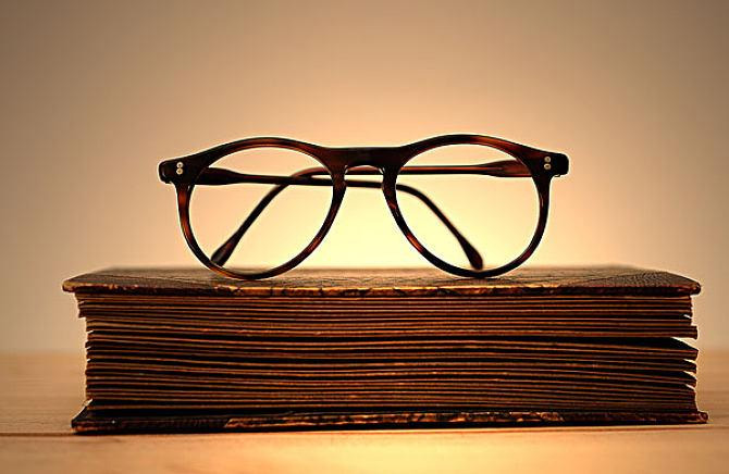 選擇什么樣的老花鏡比較好?配老花鏡方法 選擇什么樣的老花鏡比較好?配老花鏡方法