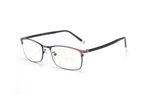 中老年人配老花鏡，記著這3點益于眼健康